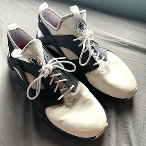 Nike Huarache White/Black Size 11.5